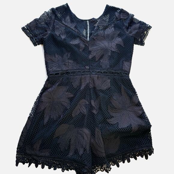 Adelyn Rae Navy Blue Lace Romper Women’s Size L Short Sleeve Floral Romantic - Picture 4 of 16